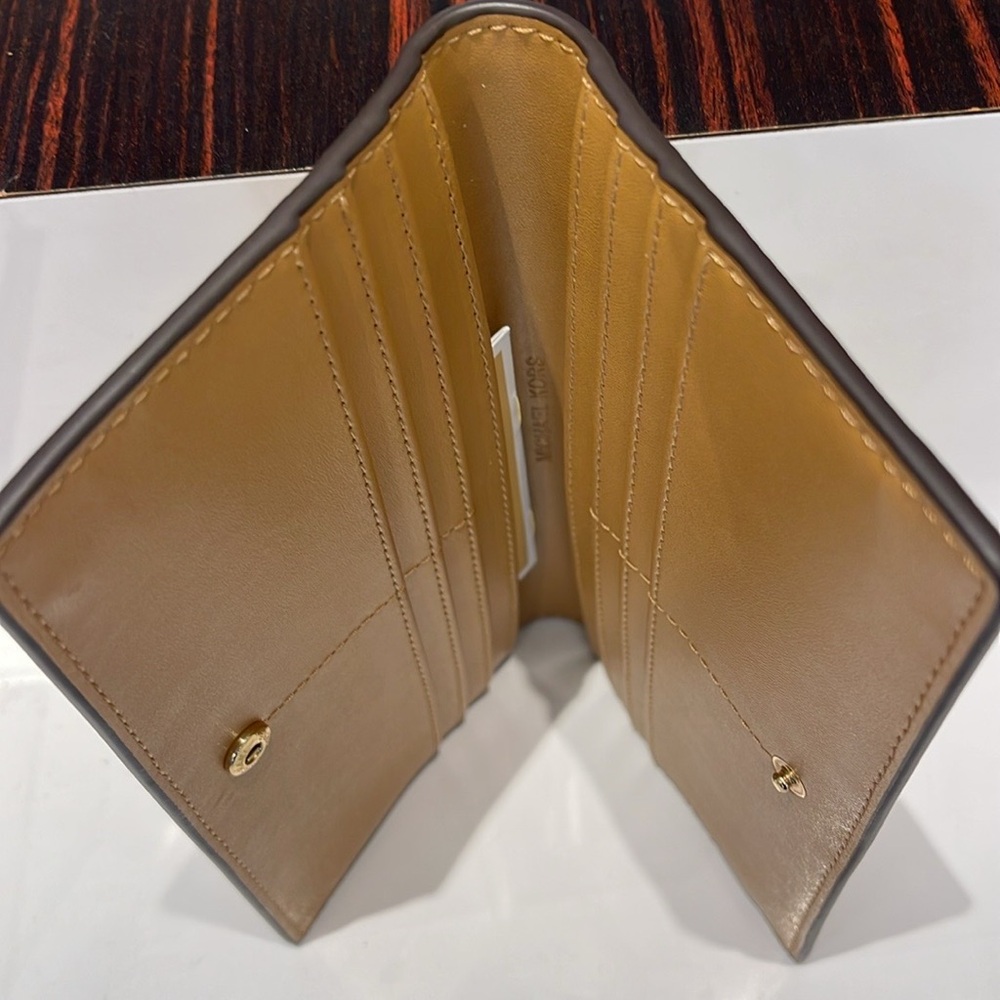 Michael Kors Reed Large Bifold Pebbled Leather Snap Wallet Card Case
Deer
NWT - Picture 8 of 16